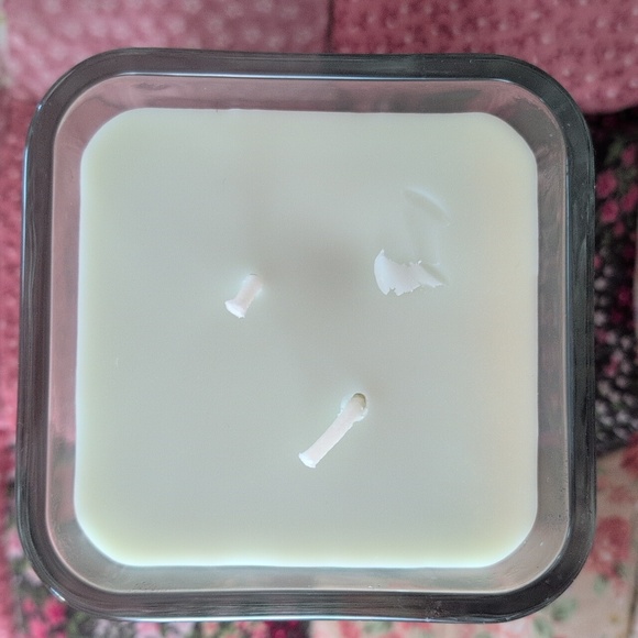 Yankee Candle Lotus Blossom & Aloe - White - Picture 3 of 3
